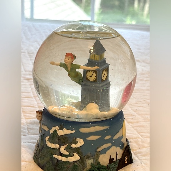 Rare Disney Peter Pan You Can Fly Snow Globe by Enesco - Rare Collectible - Picture 6 of 11